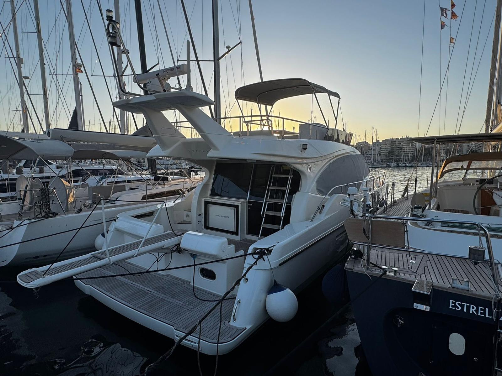 2009 FERRETTI YACHTS 470 